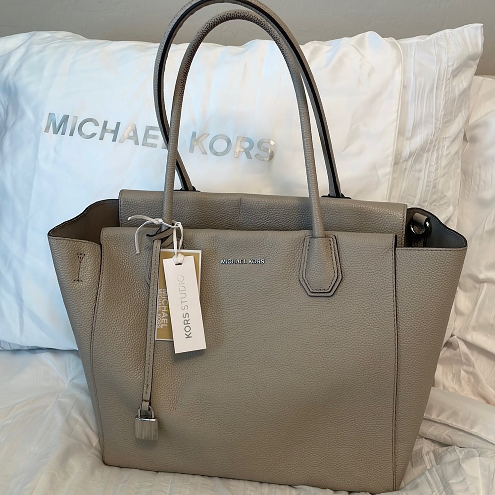 Michael Kors Large Leather Mercer Tote-Cement color